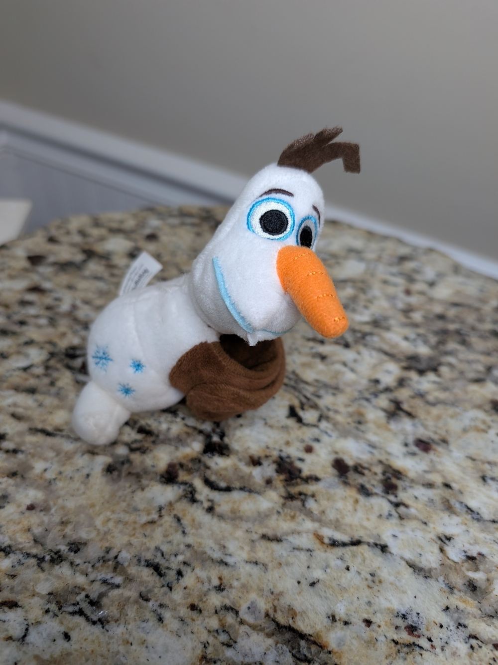 Disney Olaf Plush Cutie Cuff